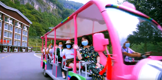 你能想象驾驶景区观光车有多“简单”？！