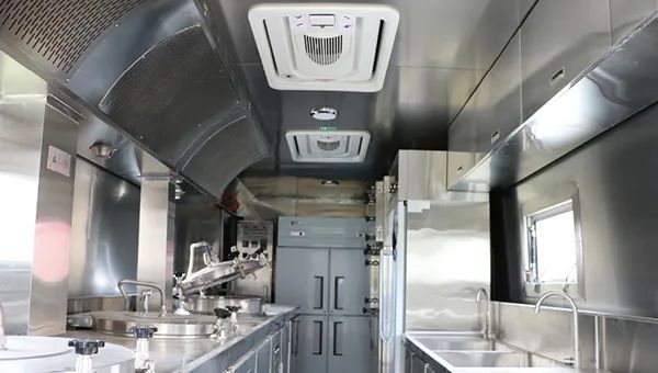 涨见识！你见过如此强大的特种车辆后援团吗？