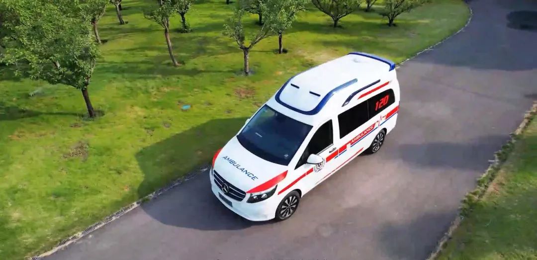 近距离观察救护车是什么体验？