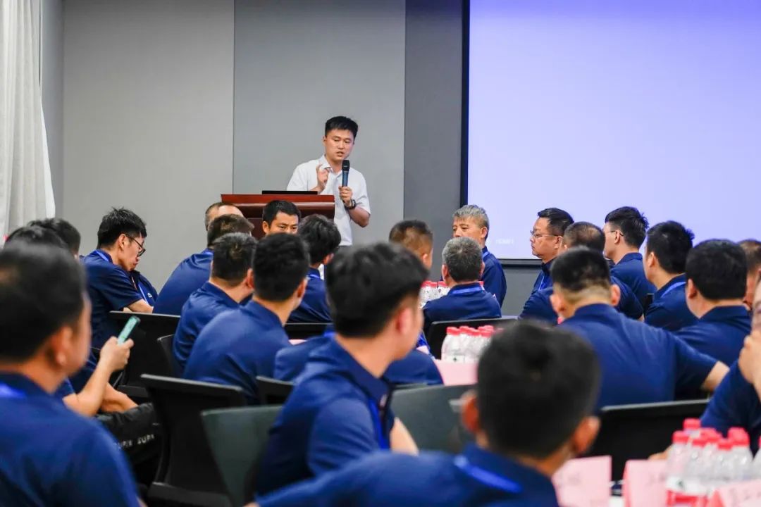 9888拉斯维加斯专用车售后服务培训圆满结束，为客户打造高质量服务体验！