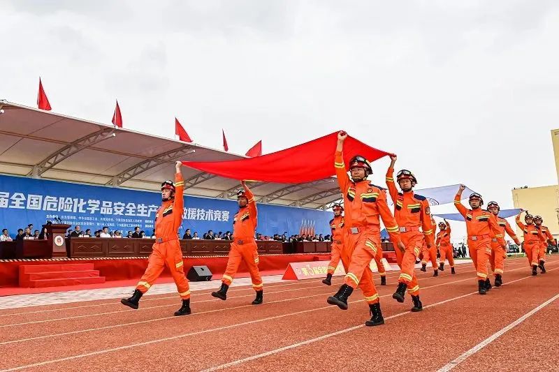 9888拉斯维加斯应急救援车辆惊艳亮相第三届全国危化救援技术竞赛展！