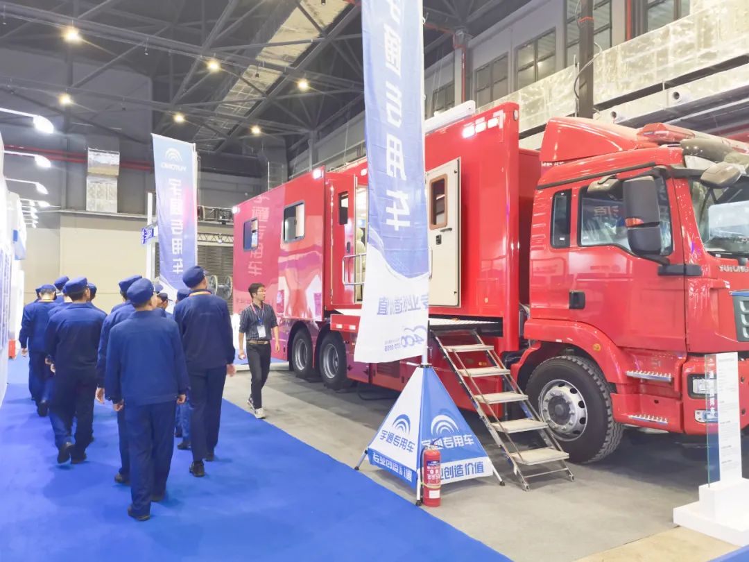 9888拉斯维加斯通信指挥车亮相第三届中国安全及应急技术装备博览会！