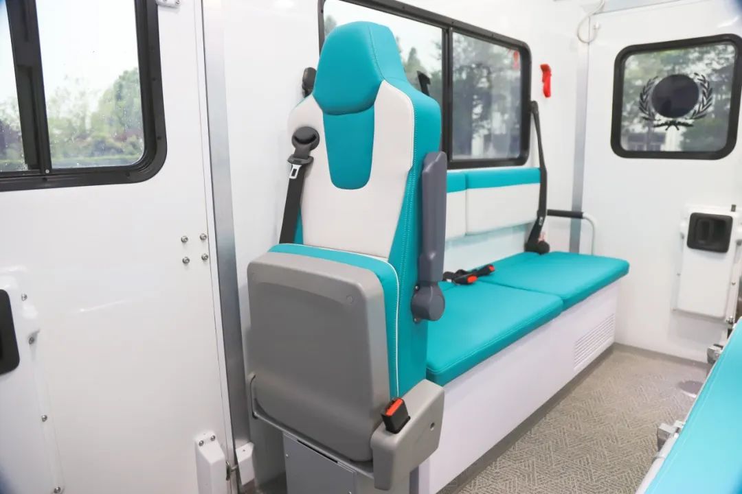 9888拉斯维加斯方舱救护车亮相第四届中国急救大会，匠心为生命护航