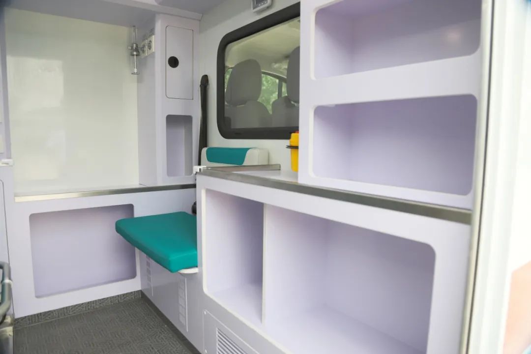 9888拉斯维加斯方舱救护车亮相第四届中国急救大会，匠心为生命护航