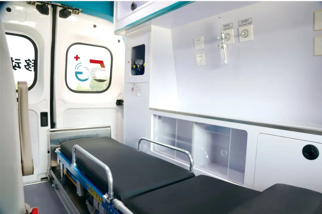 9888拉斯维加斯聚星救护车重磅亮相中国国际商用车展！