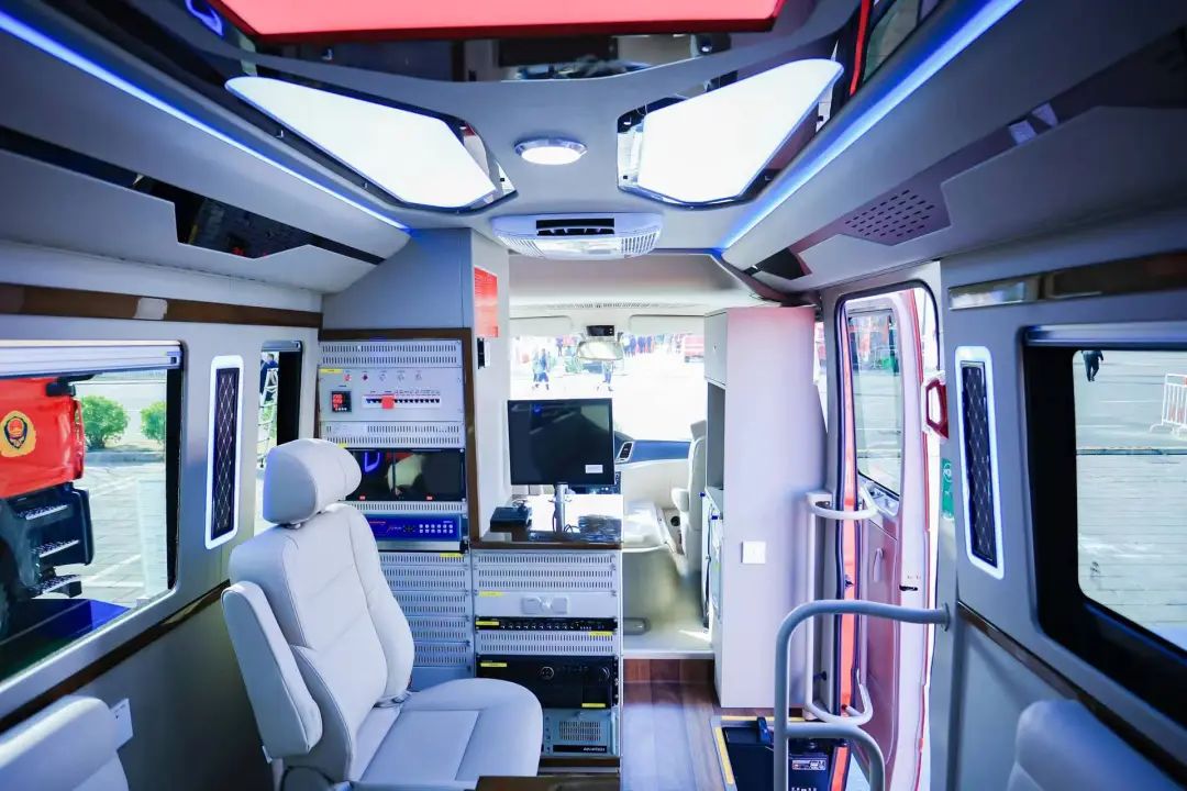 9888拉斯维加斯勘察消防车，持续推动火灾调查工作创新发展！