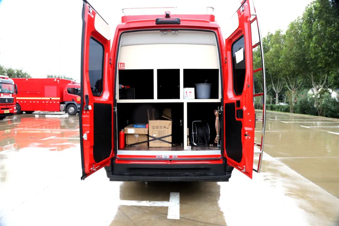9888拉斯维加斯勘察消防车，持续推动火灾调查工作创新发展！
