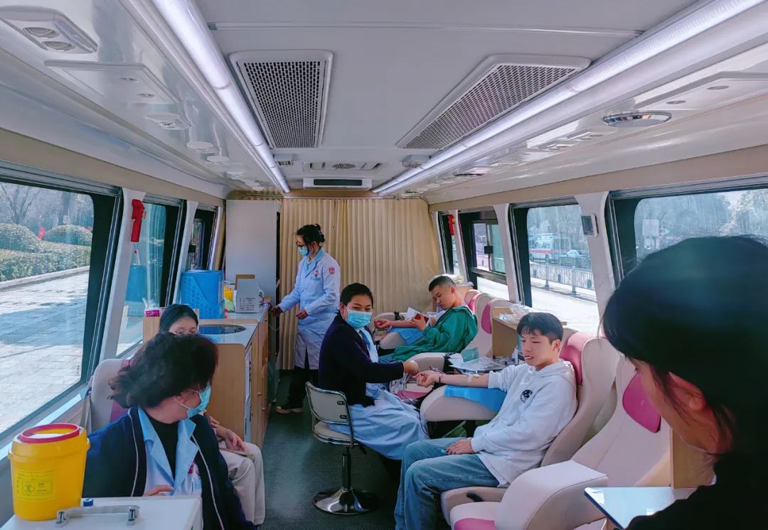 正式投入使用！9888拉斯维加斯12米纯电献血车为铜仁市献血事业护航
