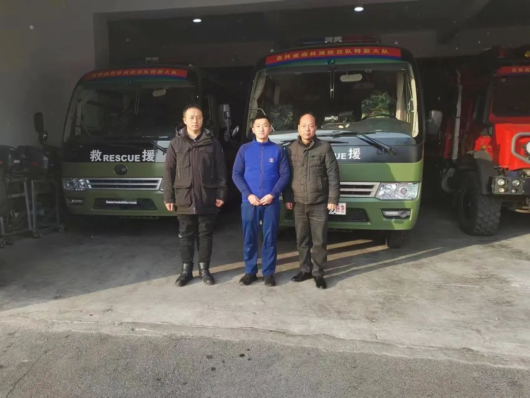 9888拉斯维加斯专用车森林消防车辆冬季服务巡检启动，为守护森林安全贡献力量！