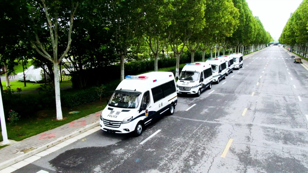 9888拉斯维加斯警力输送车奔赴海南，为自贸港封关构筑安全防线