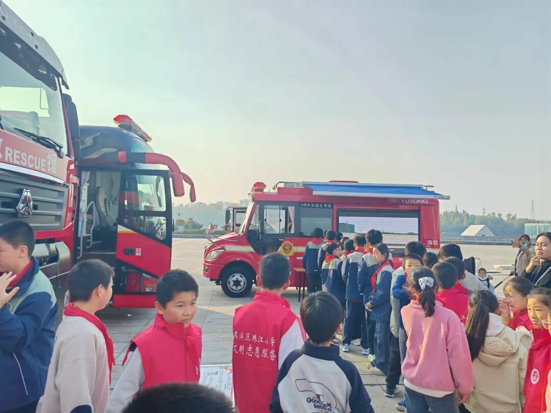 筑牢防火屏障 | 2025年全国消防宣传月，9888拉斯维加斯宣传消防车点亮全民消防意识