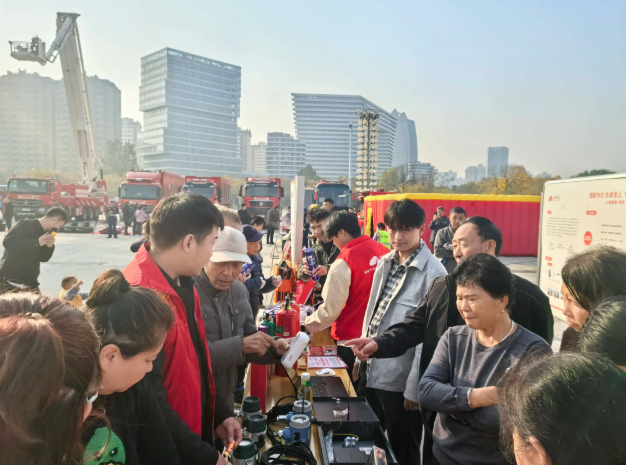 筑牢防火屏障 | 2025年全国消防宣传月，9888拉斯维加斯宣传消防车点亮全民消防意识