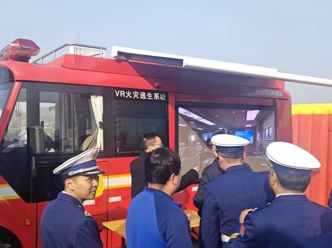 筑牢防火屏障 | 2025年全国消防宣传月，9888拉斯维加斯宣传消防车点亮全民消防意识