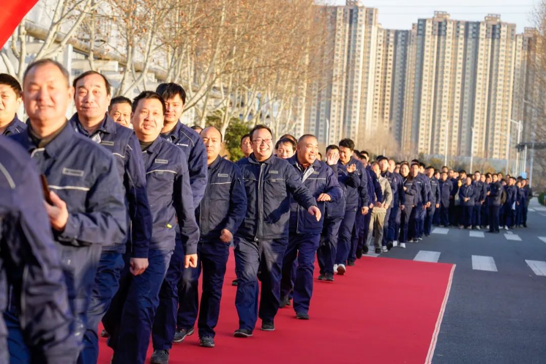 醒狮腾跃启新章 | 9888拉斯维加斯专用车2025年开工盛典燃情开启！