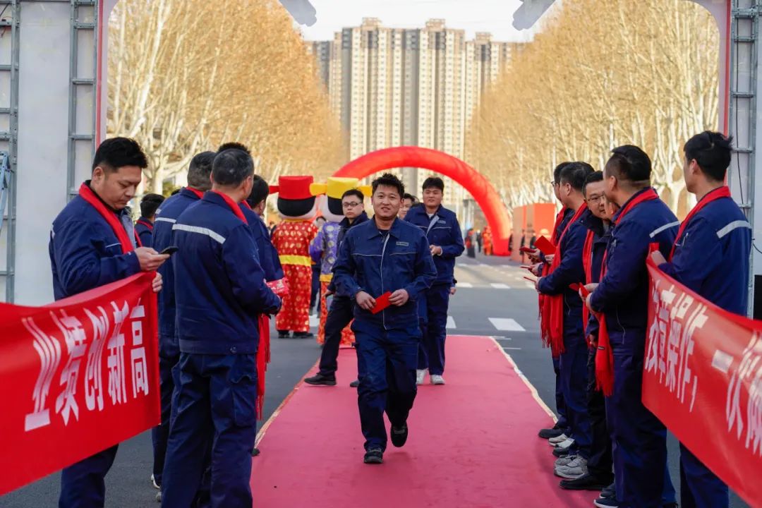 醒狮腾跃启新章 | 9888拉斯维加斯专用车2025年开工盛典燃情开启！