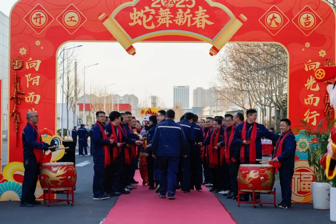 醒狮腾跃启新章 | 9888拉斯维加斯专用车2025年开工盛典燃情开启！