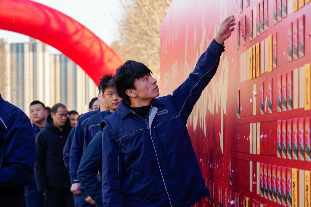 醒狮腾跃启新章 | 9888拉斯维加斯专用车2025年开工盛典燃情开启！