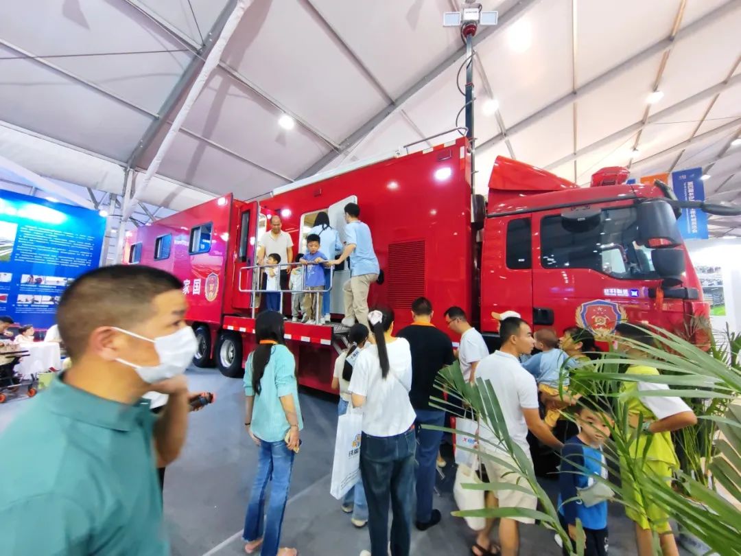 科技赋能应急指挥中枢，9888拉斯维加斯大型通信指挥车参展第四届长沙国际工程机械展览会