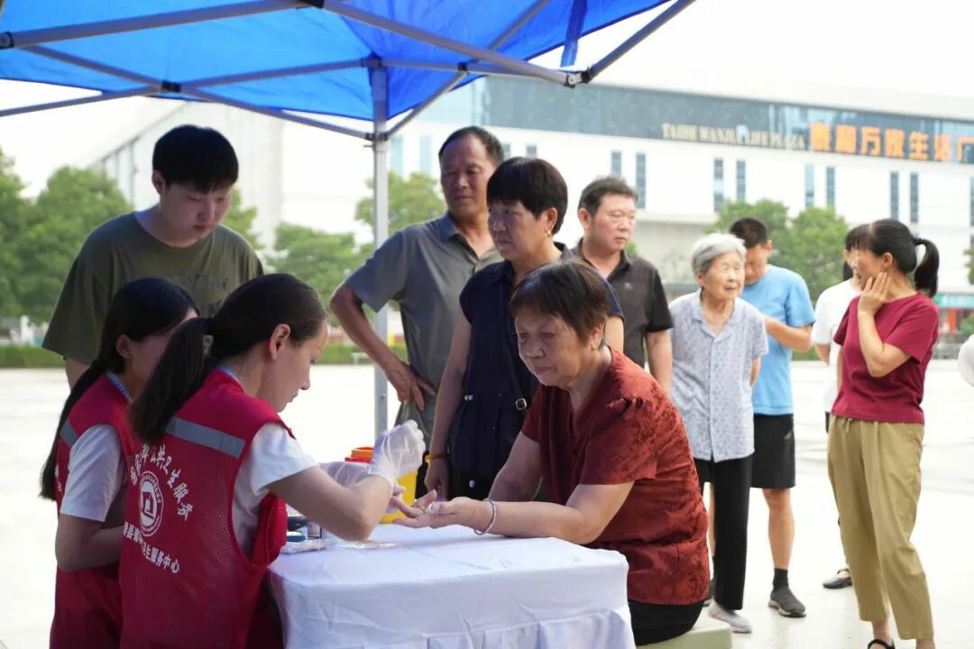 9888拉斯维加斯多形态巡回医疗车，助力常态化巡回医疗机制建立