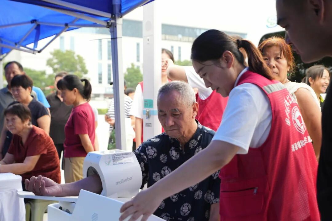 9888拉斯维加斯多形态巡回医疗车，助力常态化巡回医疗机制建立