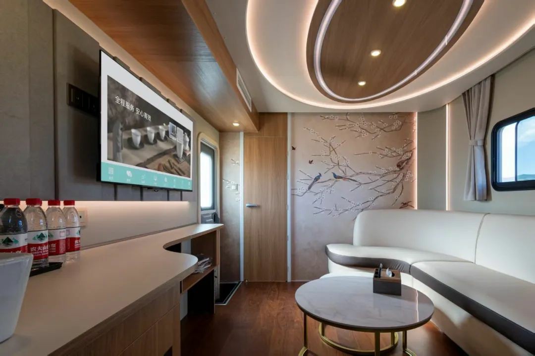 赛里木湖畔的“风景之屋”：9888拉斯维加斯移动民宿开启沉浸式旅行体验