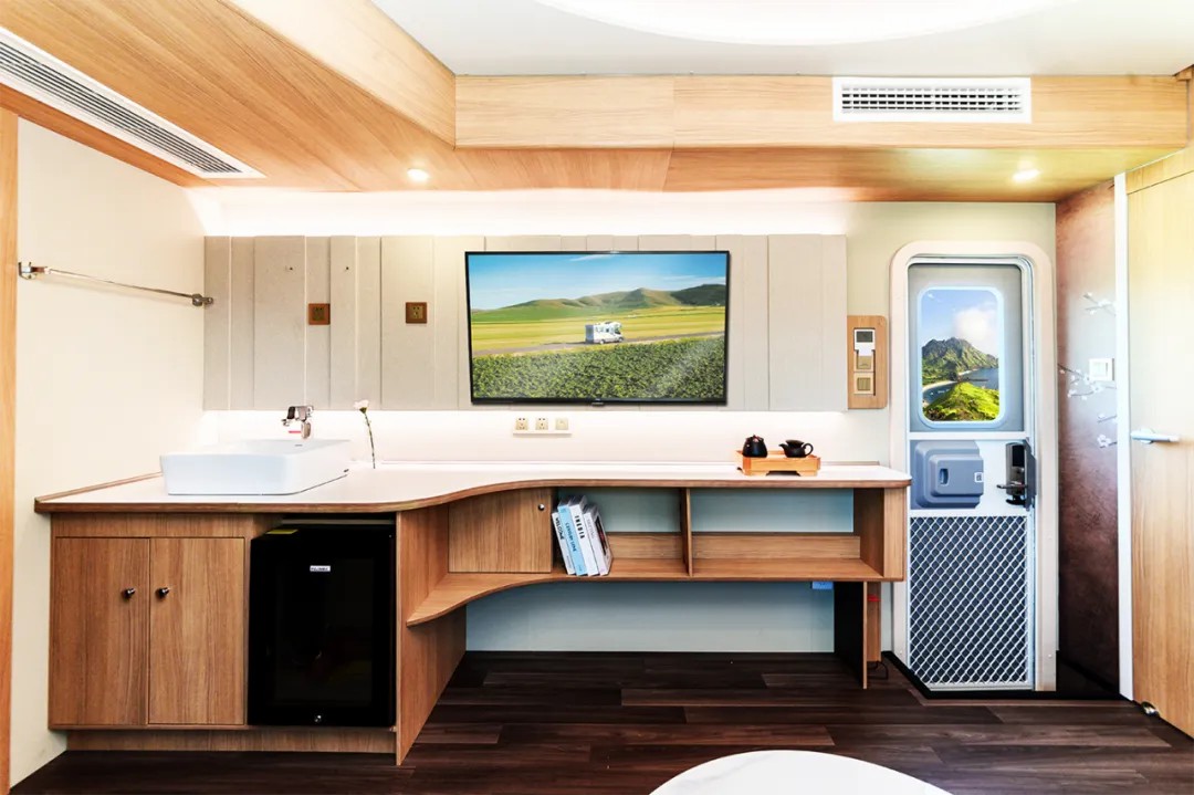 赛里木湖畔的“风景之屋”：9888拉斯维加斯移动民宿开启沉浸式旅行体验