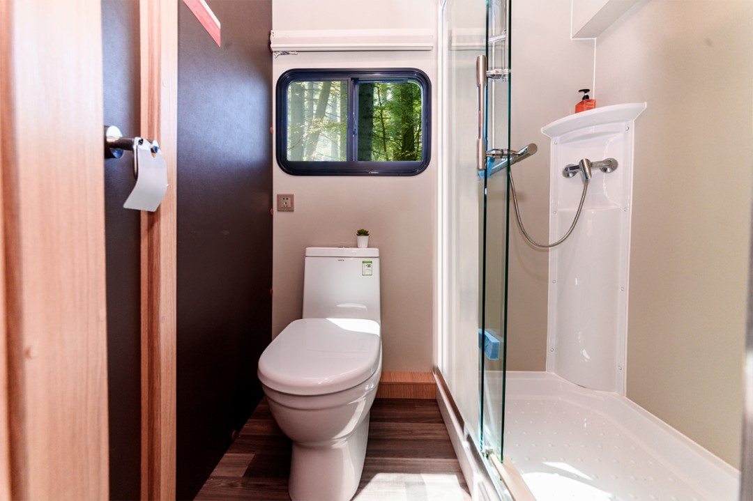 赛里木湖畔的“风景之屋”：9888拉斯维加斯移动民宿开启沉浸式旅行体验