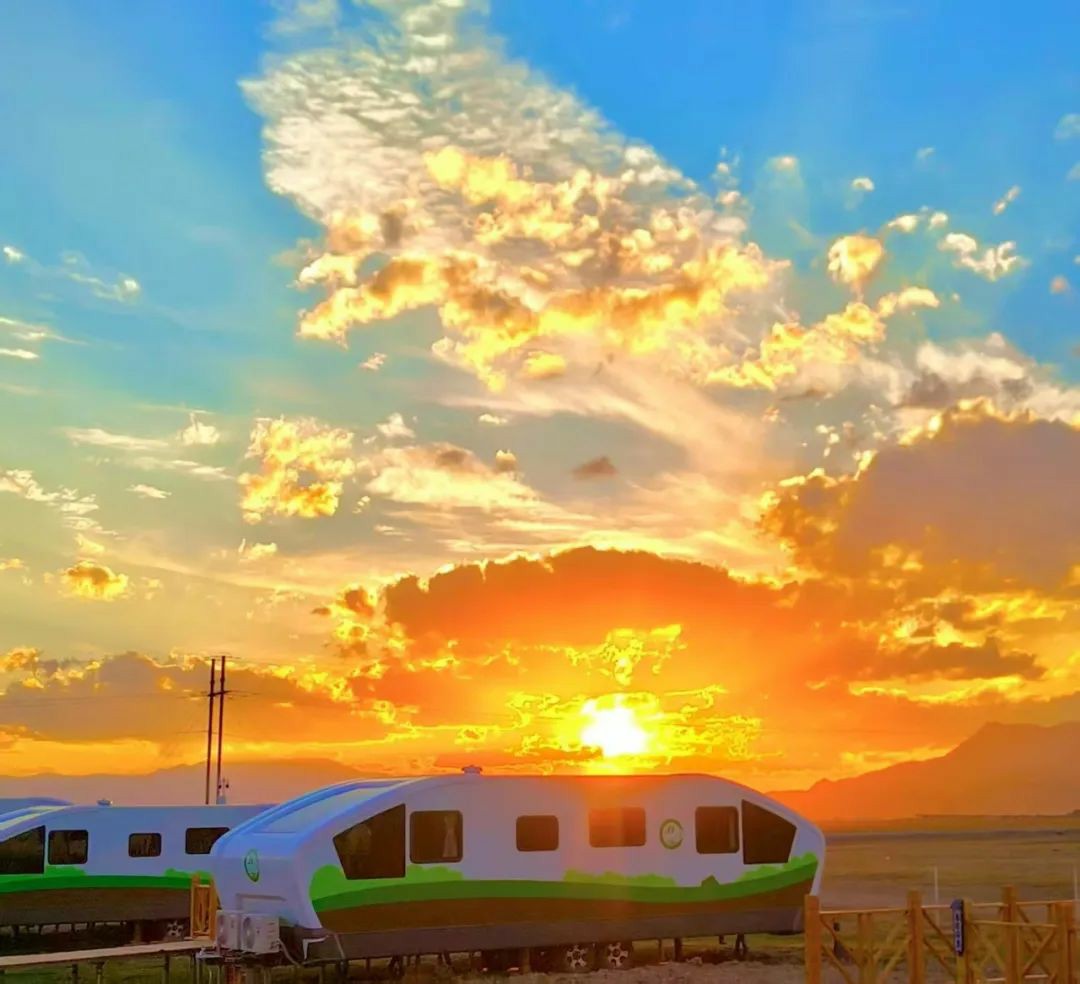 赛里木湖畔的“风景之屋”：9888拉斯维加斯移动民宿开启沉浸式旅行体验